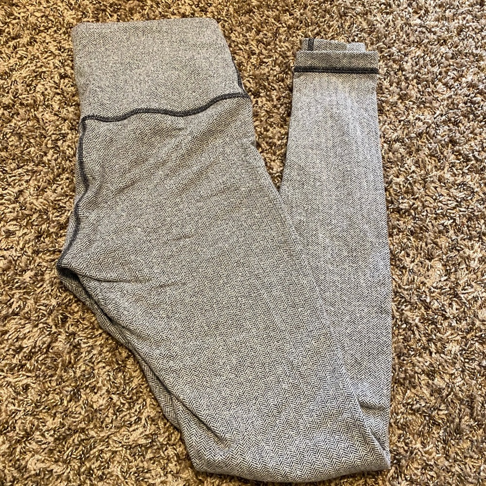 LULULEMON gray leggings. Size 6.